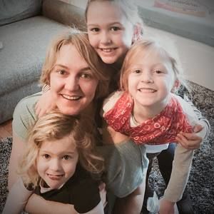 Meet your Posher, Mia-jeanne